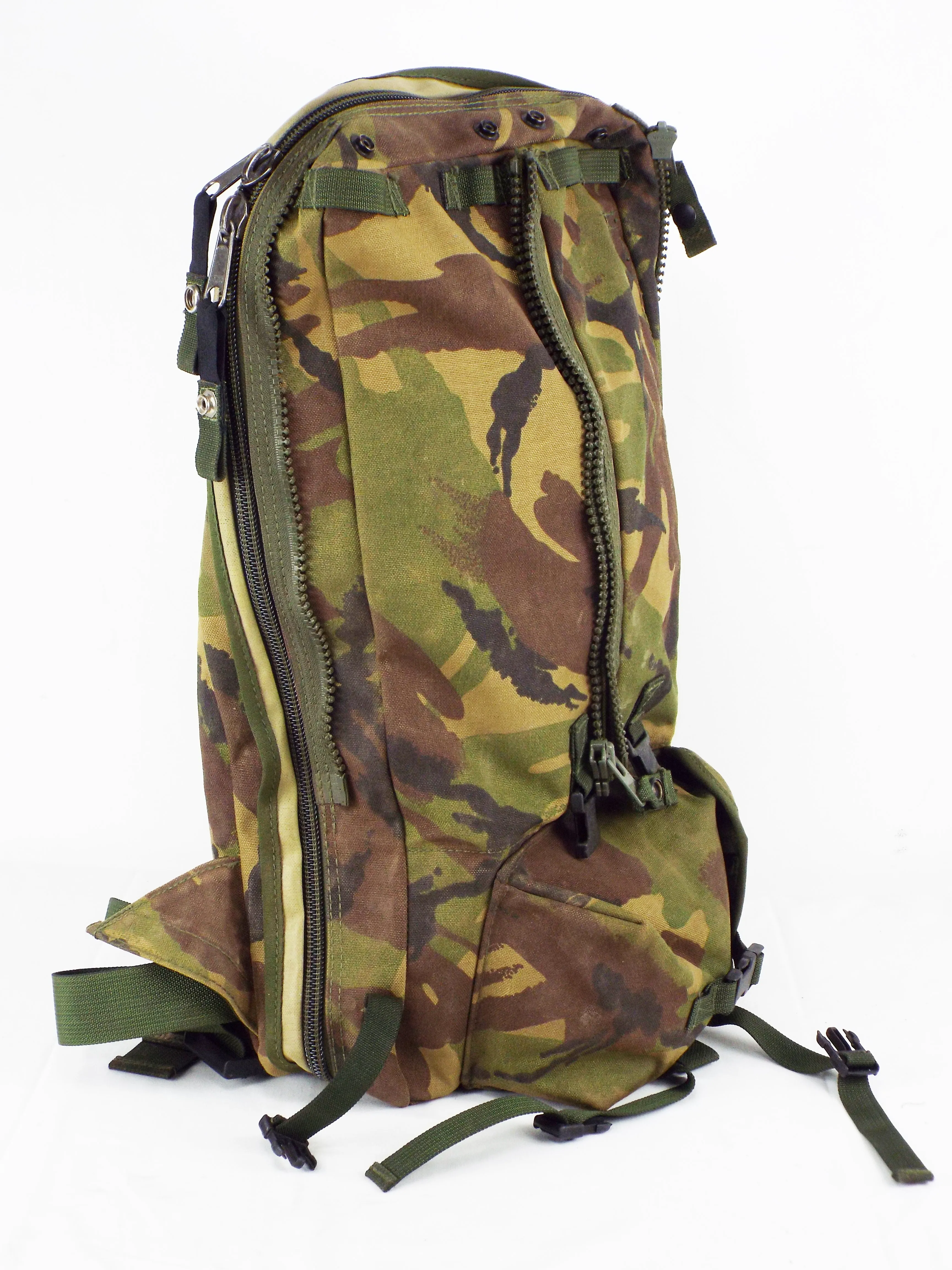 British Army - Woodland DPM - radio back pack - IRR Cougar