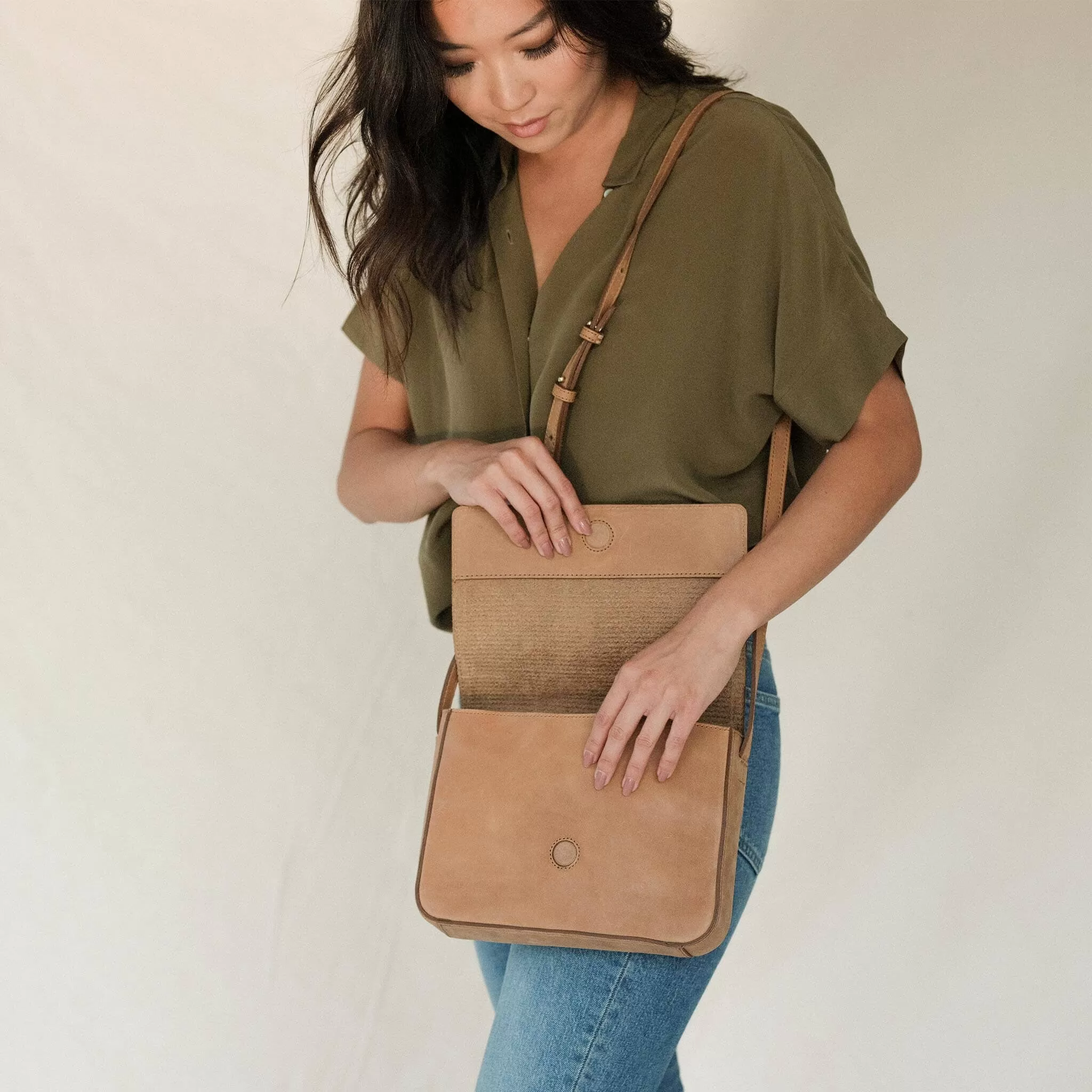 Clara Crossbody Almond