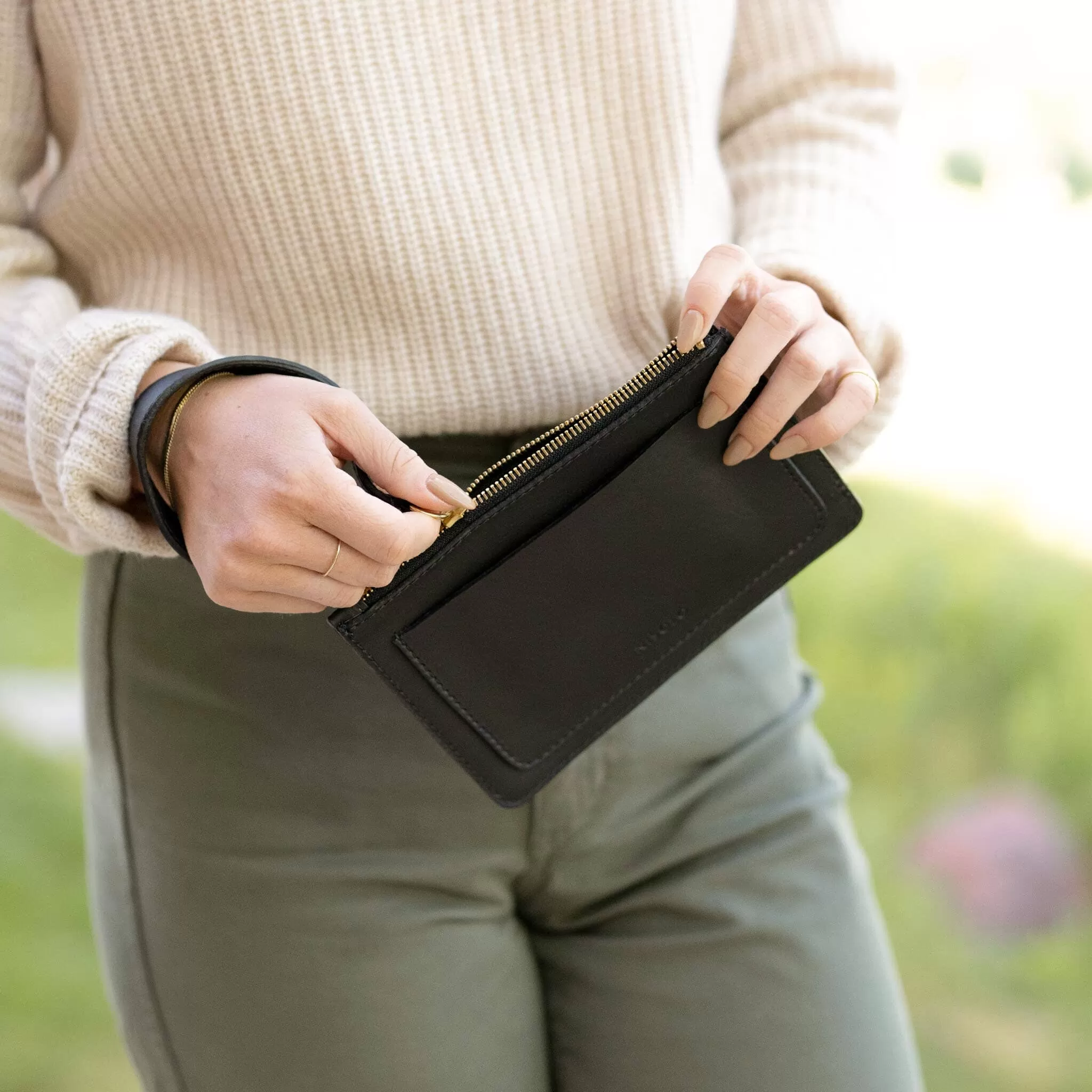 Go-To Wristlet Clutch Black